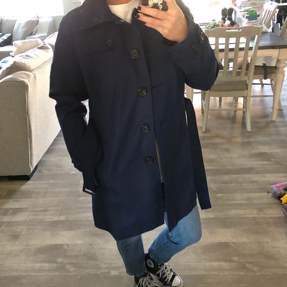 L.L Bean Navy Old Port Trench Coat. Size Medium - Picture 4 of 10